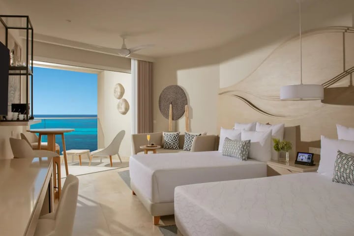 Junior suite doble Allure vista parcial al mar