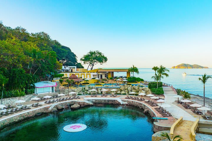 Pool in La Concha beach club