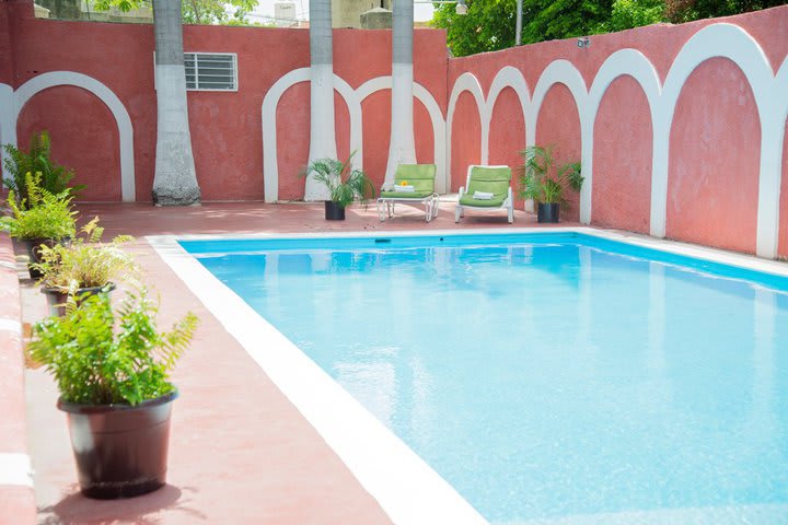 El hotel dispone de una piscina