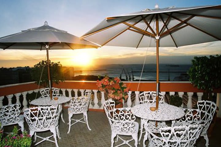 Disfruta de la vista  de Salvador de Bahía desde la terraza del Pousada Villa Carmo