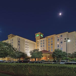 La Quinta Inn & Suites by Wyndham San Antonio Airport