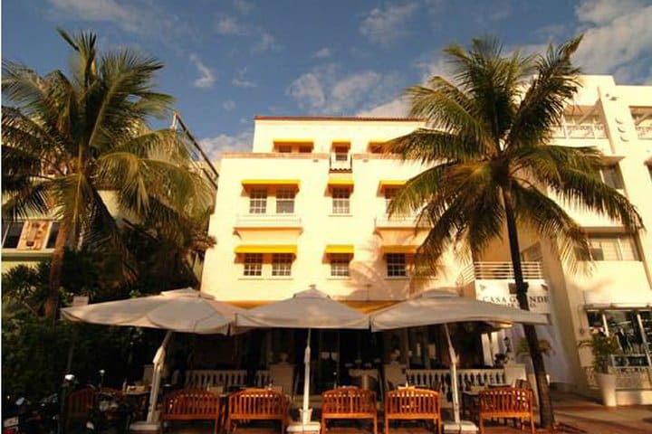 Restaurante bar del hotel Casa Grande Suite, hotel de suites en Miami Beach