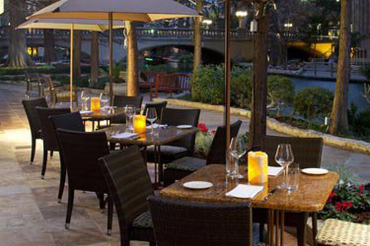 Outdoor restaurant at The Westin Riverwalk, hotel in San Antonio