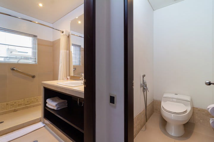 Private guest bathroom with shower