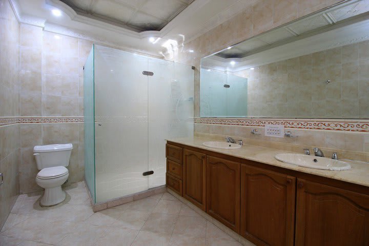 Private guest bathroom