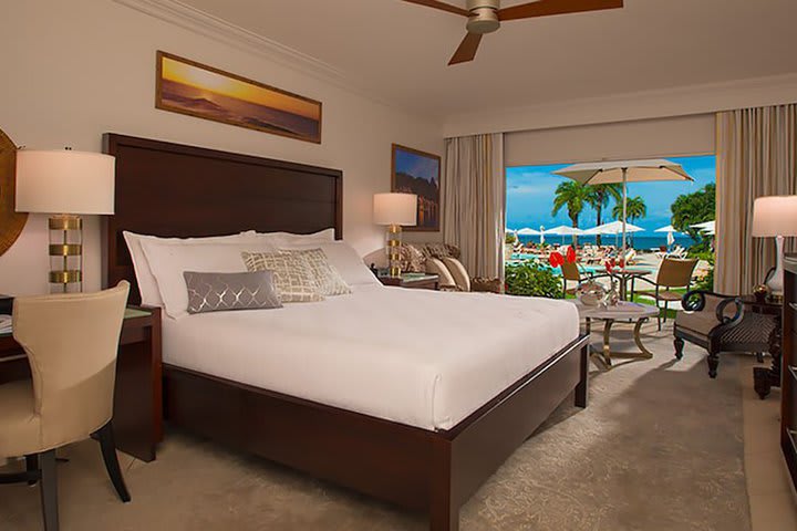 Img - Room, 1 Bedroom (Emerald Oceanview Walkout)