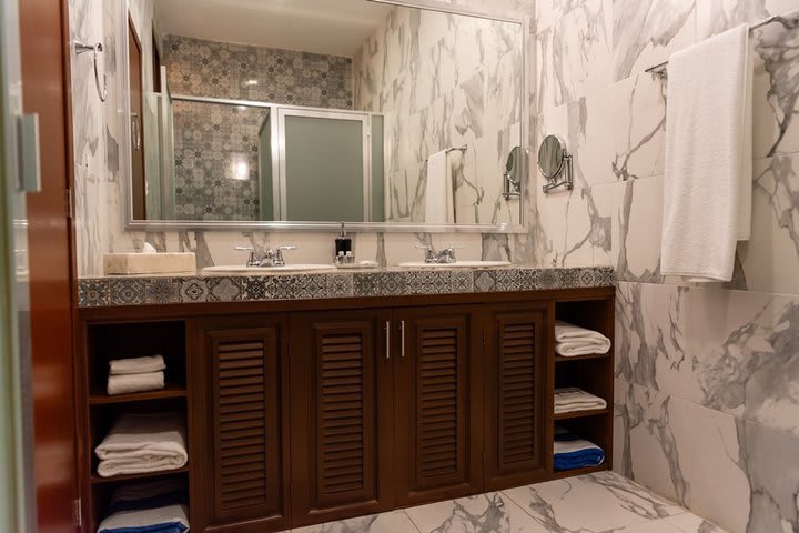 Private bathroom in a deluxe king guest room