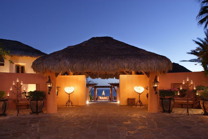 Esperanza is a hotel in Los Cabos