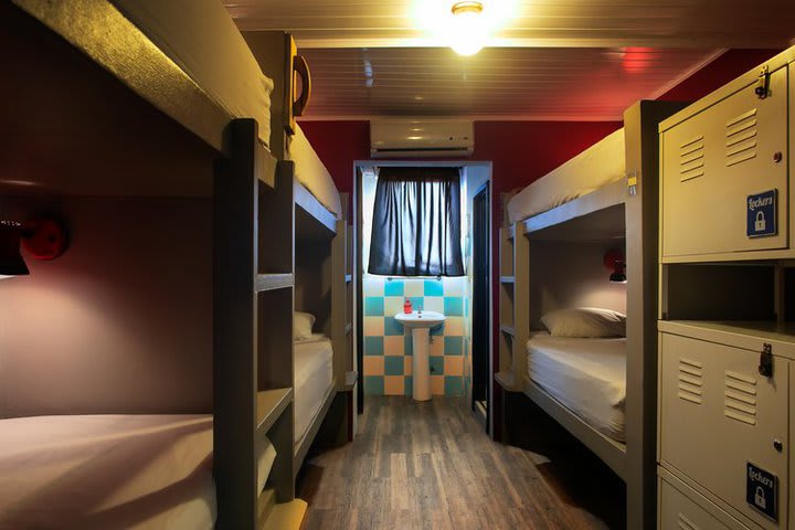 Cama en dormitorio comunitario de 4 camas