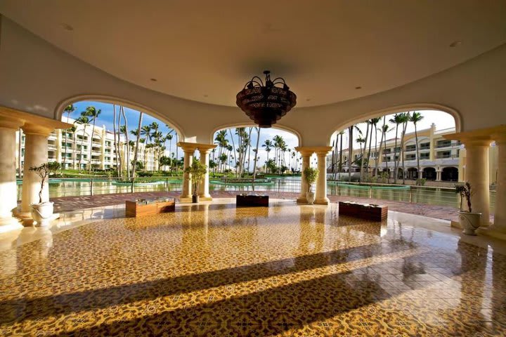 Lobby facing the pool