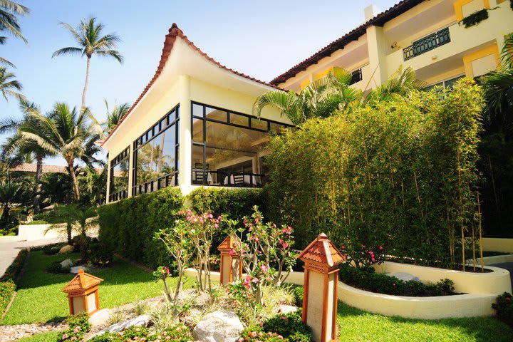 Restaurant with garden view