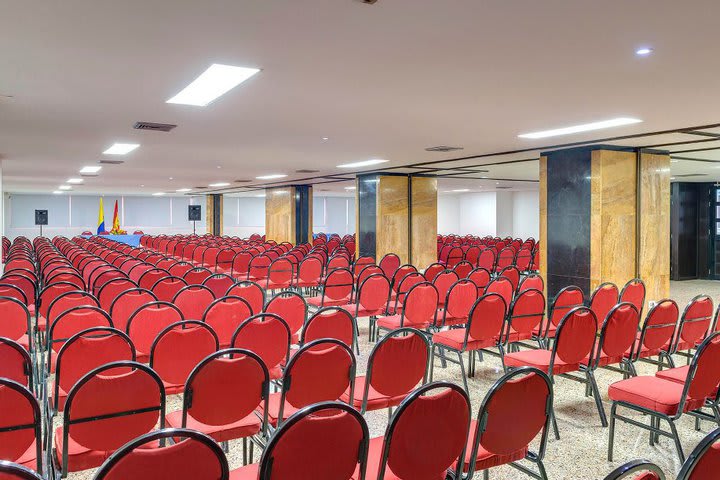 Puedes organizar conferencias en el salón de eventos