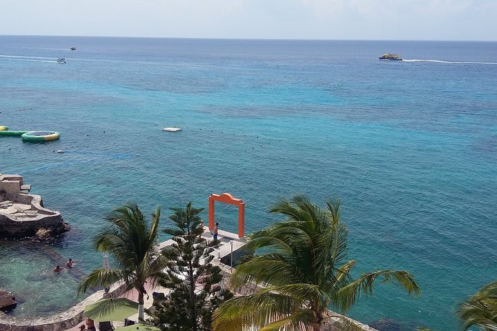 La terraza tiene acceso directo al mar