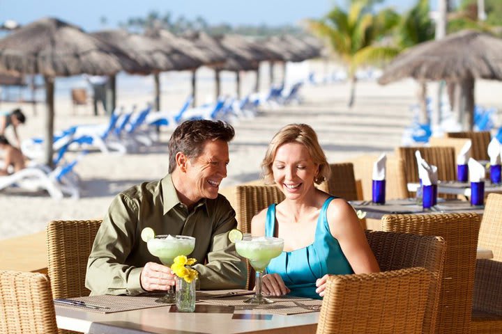 Restaurant and bar next to the beach