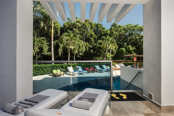 Terrace of a room with direct access to the pool