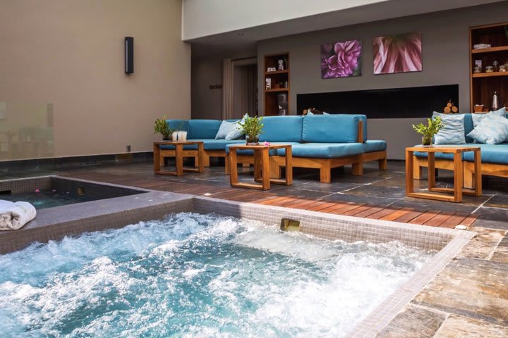 The Spa has a hydrotherapy circuit