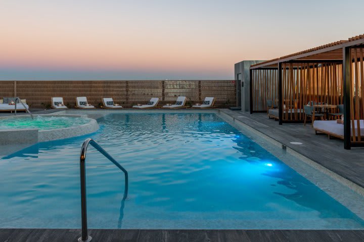 Sun loungers in the pool