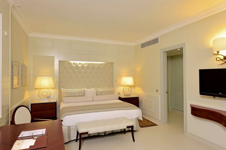 Upper Floor Suite - STS