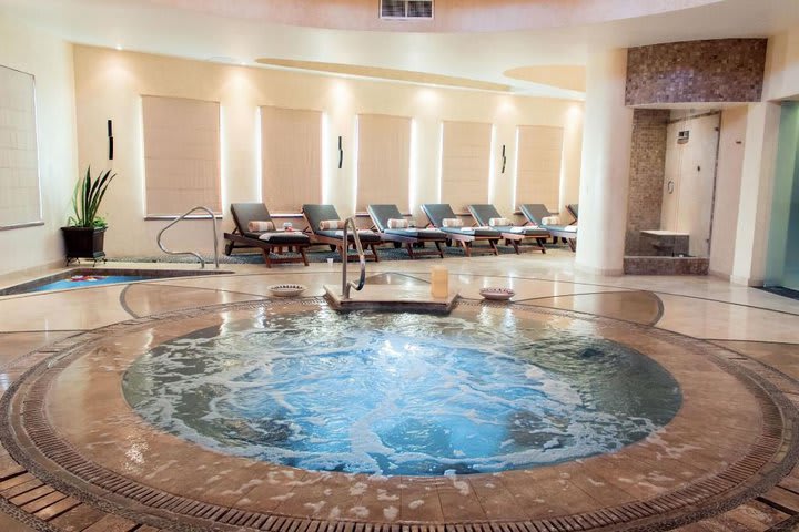 Hydrotherapy area in the Spa