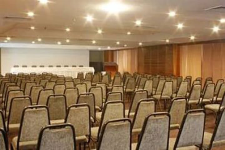 El hotel Recife Monte dispone de salones de eventos para 400 personas