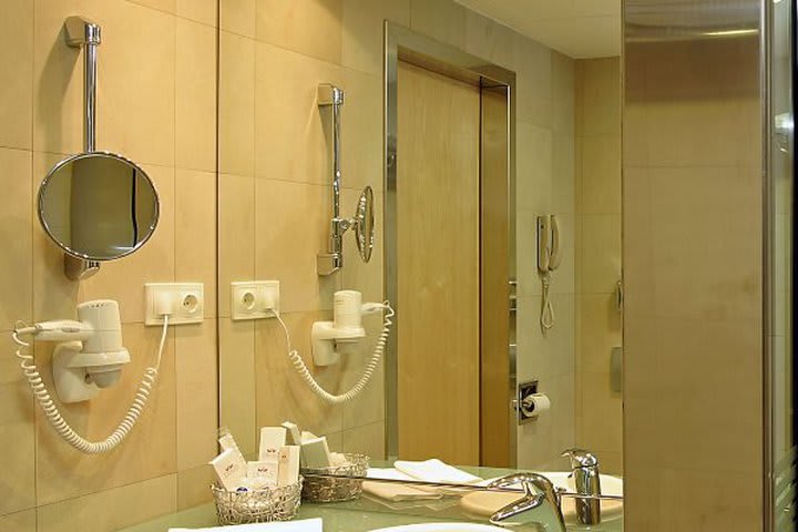 Las habitaciones en el Ayre Hotel Caspe en Barcelona tienen baño privado