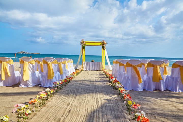 Montaje para una boda en la playa