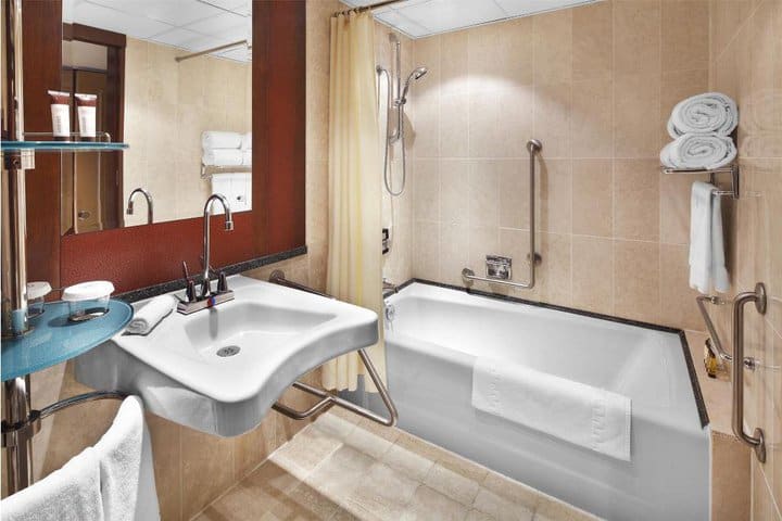 Guest bathroom at the Sheraton Hongqiao hotel in Shanghai