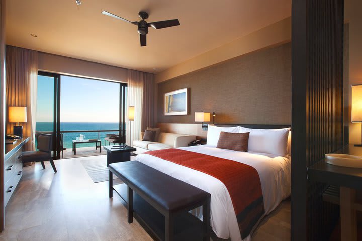 The hotel has 299 guest rooms, some of them with ocean view