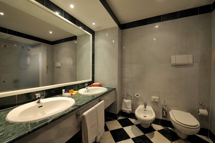 Baño en una habitación del Hotel Hermitage en Milán