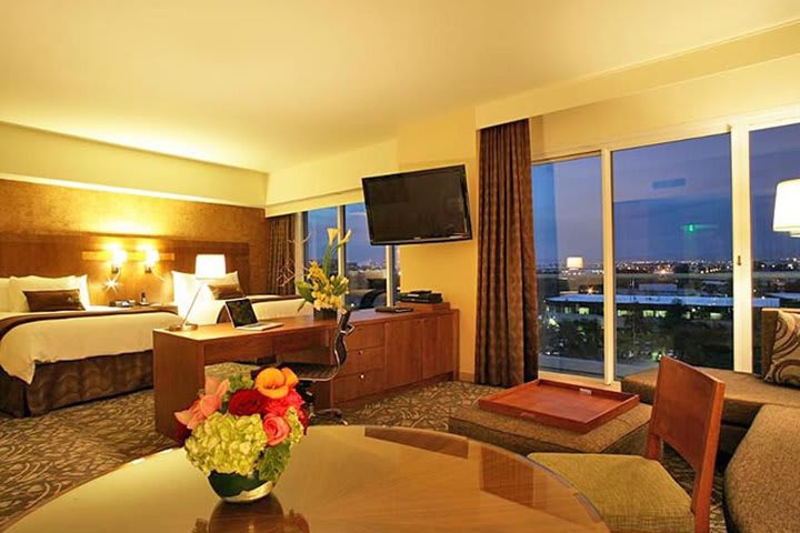 Sitting area in a suite at the Mikayo Hybrid hotel in Torrance