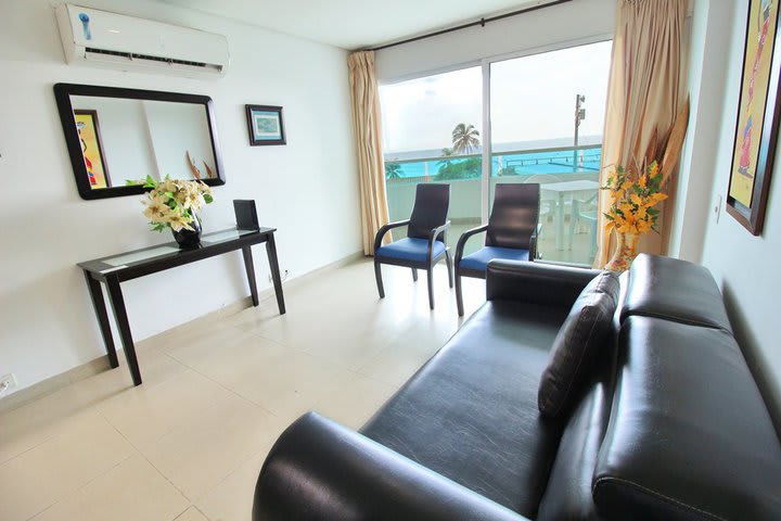 Two-bedroom Laguito apartment with ocean view - CTG132A