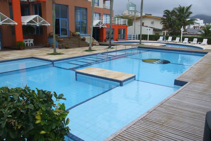 The Porto Ingleses hotel has a children's pool