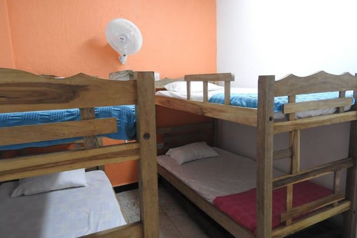 Dormitorio compartido con literas