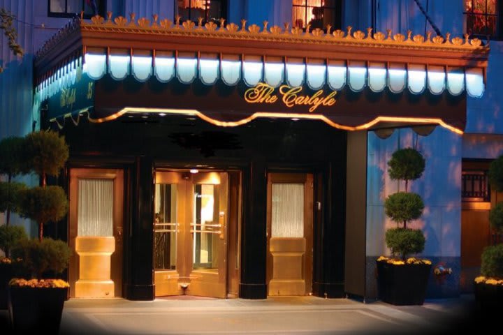 Entrada del hotel The Carlyle en Nueva York