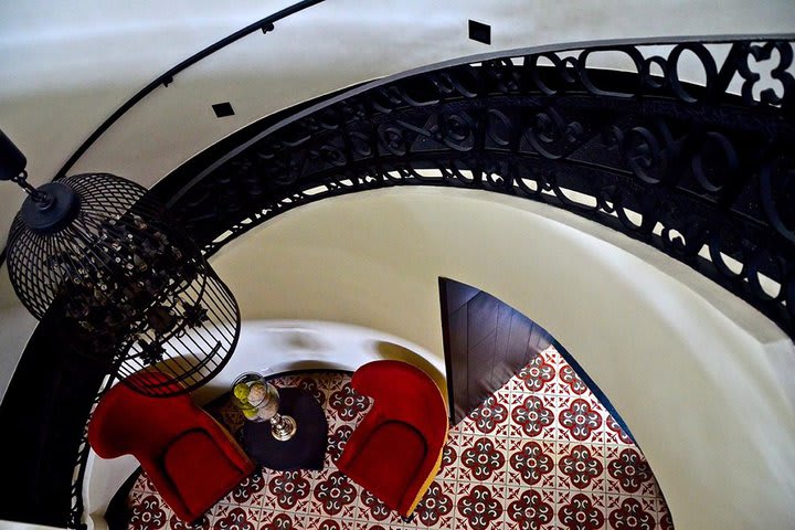 Crescent-shaped craft staircase