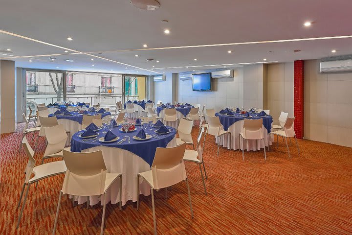 Los salones son ideales para organizar banquetes