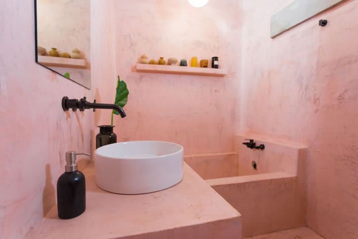 Tub in the Signature Pink room