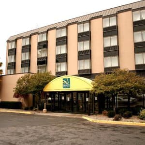 Quality Hotel & Suites At The Falls