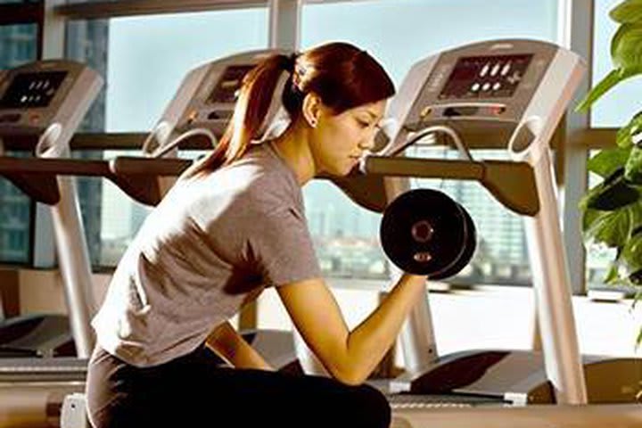 New World Shanghai Hotel cuenta con gimnasio