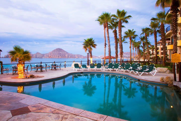 The hotel offers a panoramic view to the Arch of Cabo San Lucas