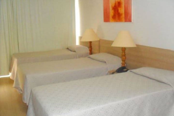 Guest room at the Dan Inn Porto Alegre