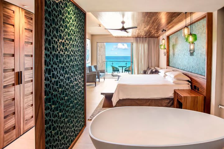 Suite with tub and ocean view