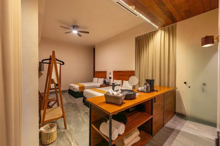 Amenities in a Maitri room