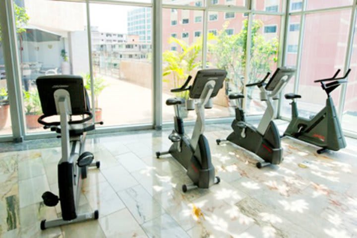 Torres de Alba Hotel & Suites proporciona acceso a su gimnasio equipado