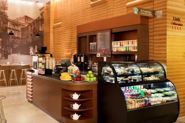 Disfruta de un café Starbucks® en el hotel Sheraton Tribeca en Nueva York