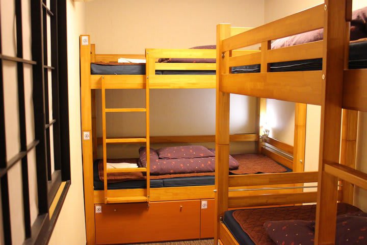 Basic 4 Beds Mixed Dorm Ensuite