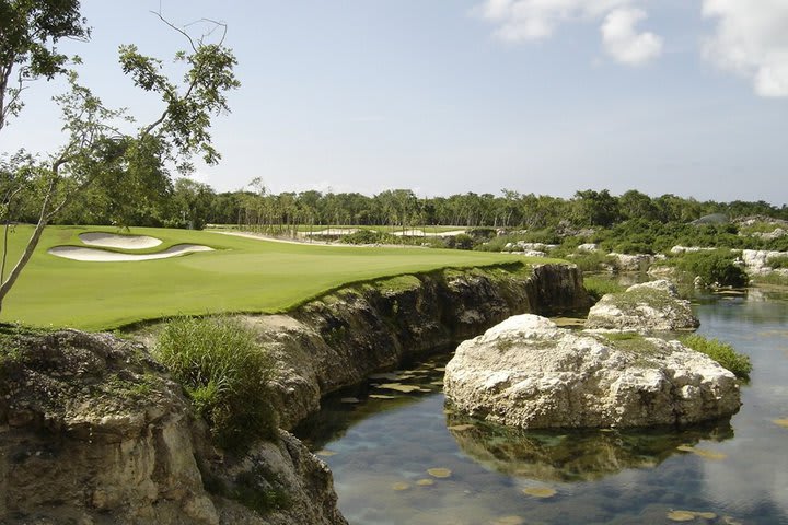 Rosewood Mayakoba has a golf course