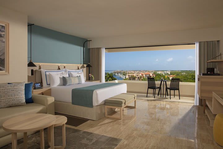 Preferred Club suite lunamielera con jacuzzi vista a la marina