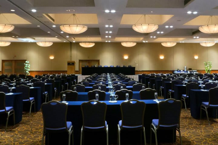 The meeting rooms can accommodate up to 1,100 guests