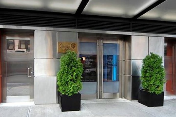 Entrada del hotel The Solita Soho en Nueva York